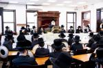 כ"ק אדמו"ר מ'קראלי שליט"א ביים דרשת פתיחת הזמן פאר די תלמידי הישיבות