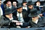 כינוס ראשי הישיבות אין באפורברייטונג צו די וואלן אין ארץ ישראל 