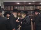 Main image for אויסנאמליכע אויפמערקזאמקייט דורך הרב יונתן שווארץ איבער נייע ווייטאגליכע אנשיקעניש אין די היימישע געגענטער 
