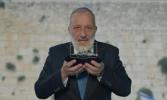 די מצב טויג נישט: ש"ס פארזיצער אריה דרעי מעלדט א פלאן צו טיילן תפילין בחינם פאר יעדע בר מצוה בחור אין ארץ ישראל