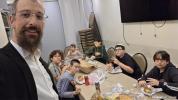 חב"ד שליח'ס קאר פארברענט ביי די שבת'דיגע ראיאטן אין פאריז, רבנים קומען צו הילף פאר די באטראפענע איינוואוינער