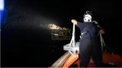 געפארפולע אפשטעל אויפן ים: די קאוסט גארד שטעלט אפ אן איבערגעפילטע שיף מיט 66 אימיגראנטן אין די קאריבישע וואסערן