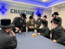 כ"ק אדמו"ר מדושינסקיא שליט"א בקביעת מזוזה אין נייע חברים הופטקוואטיר אין וויליאמסבורג 