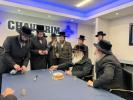כ"ק אדמו"ר מדושינסקיא שליט"א בקביעת מזוזה אין נייע חברים הופטקוואטיר אין וויליאמסבורג 