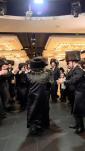 Main image for הגה"צ ר' יצחק מאיר מארגענשטערן ביים טאנצן ביי די חתונה פון בת ר' אהרן בערנשטיין