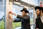 קביעות מזוזה אין די נייע סאטמארע חתונה זאל  עטרת רישא אין מאנטריאל