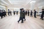 קביעות מזוזה אין די נייע סאטמארע חתונה זאל  עטרת רישא אין מאנטריאל