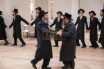 קביעות מזוזה אין די נייע סאטמארע חתונה זאל  עטרת רישא אין מאנטריאל