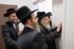 קביעות מזוזה אין די נייע סאטמארע חתונה זאל  עטרת רישא אין מאנטריאל