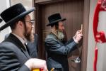 קביעות מזוזה אין די נייע סאטמארע חתונה זאל  עטרת רישא אין מאנטריאל