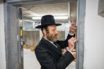 קביעות מזוזה אין די נייע סאטמארע חתונה זאל  עטרת רישא אין מאנטריאל