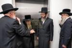 קביעות מזוזה אין די נייע סאטמארע חתונה זאל  עטרת רישא אין מאנטריאל