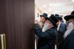 קביעות מזוזה אין די נייע סאטמארע חתונה זאל  עטרת רישא אין מאנטריאל
