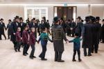 קביעות מזוזה אין די נייע סאטמארע חתונה זאל  עטרת רישא אין מאנטריאל