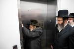 קביעות מזוזה אין די נייע סאטמארע חתונה זאל  עטרת רישא אין מאנטריאל