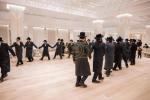 קביעות מזוזה אין די נייע סאטמארע חתונה זאל  עטרת רישא אין מאנטריאל