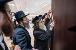 קביעות מזוזה אין די נייע סאטמארע חתונה זאל  עטרת רישא אין מאנטריאל