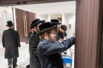 קביעות מזוזה אין די נייע סאטמארע חתונה זאל  עטרת רישא אין מאנטריאל