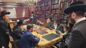 קאנגרעסמאן מייק לאולער אפגעשטאט באזוך ביי גדולי הרבנים שליט"א אין באפורברייטונג צו די וואלן 