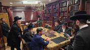 קאנגרעסמאן מייק לאולער אפגעשטאט באזוך ביי גדולי הרבנים שליט"א אין באפורברייטונג צו די וואלן 