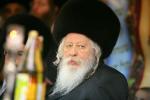 Main image for תפילות איבער גאנץ כלל ישראל בשעת כ"ק אדמו"ר מגור שליט"א קומט אן אין הדסה שפיטאל פאר דיאליזע באהאנדלונגען
