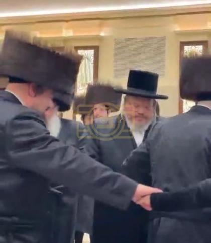 הרה"צ מבעלזא שליט"א ביי א חתונה לאחד ממריציו