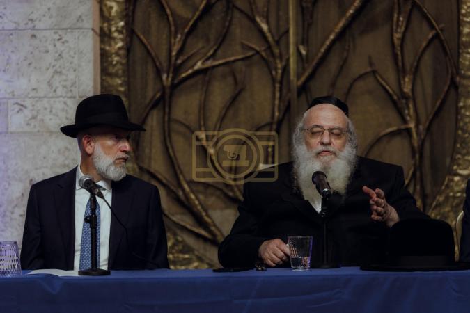 הגאון רבי שאול אלתר שליט"א ביים אויפטרעטן נעכטן  ב