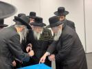 Main image for קרישקלעך - בילדער - מודעות - דעת תורה - ווידעאס - און אלעס ארים די בחירות היינט אין מדינת ישראל חלק ב'