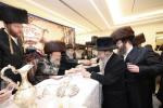 הערליכע מעמד הכנסת ספר תורה פארגעקומען בחצר הקודש נדווארנא באניא  וועלכע איז אריינגעגעבן געווארן דורך הנדיב הרב ליפא דב שטערנהיים הי"ו מארה"ב לזכותו פון  כ"ק האדמו"ר מנדווארנא באניא שליט"א. 