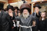 הערליכע מעמד הכנסת ספר תורה פארגעקומען בחצר הקודש נדווארנא באניא  וועלכע איז אריינגעגעבן געווארן דורך הנדיב הרב ליפא דב שטערנהיים הי"ו מארה"ב לזכותו פון  כ"ק האדמו"ר מנדווארנא באניא שליט"א. 