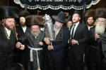 הערליכע מעמד הכנסת ספר תורה פארגעקומען בחצר הקודש נדווארנא באניא  וועלכע איז אריינגעגעבן געווארן דורך הנדיב הרב ליפא דב שטערנהיים הי"ו מארה"ב לזכותו פון  כ"ק האדמו"ר מנדווארנא באניא שליט"א. 