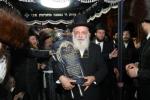 הערליכע מעמד הכנסת ספר תורה פארגעקומען בחצר הקודש נדווארנא באניא  וועלכע איז אריינגעגעבן געווארן דורך הנדיב הרב ליפא דב שטערנהיים הי"ו מארה"ב לזכותו פון  כ"ק האדמו"ר מנדווארנא באניא שליט"א. 