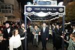 הערליכע מעמד הכנסת ספר תורה פארגעקומען בחצר הקודש נדווארנא באניא  וועלכע איז אריינגעגעבן געווארן דורך הנדיב הרב ליפא דב שטערנהיים הי"ו מארה"ב לזכותו פון  כ"ק האדמו"ר מנדווארנא באניא שליט"א. 