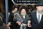 הערליכע מעמד הכנסת ספר תורה פארגעקומען בחצר הקודש נדווארנא באניא  וועלכע איז אריינגעגעבן געווארן דורך הנדיב הרב ליפא דב שטערנהיים הי"ו מארה"ב לזכותו פון  כ"ק האדמו"ר מנדווארנא באניא שליט"א. 