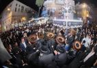 הערליכע מעמד הכנסת ספר תורה פארגעקומען בחצר הקודש נדווארנא באניא  וועלכע איז אריינגעגעבן געווארן דורך הנדיב הרב ליפא דב שטערנהיים הי"ו מארה"ב לזכותו פון  כ"ק האדמו"ר מנדווארנא באניא שליט"א. 