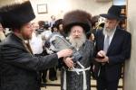 הערליכע מעמד הכנסת ספר תורה פארגעקומען בחצר הקודש נדווארנא באניא  וועלכע איז אריינגעגעבן געווארן דורך הנדיב הרב ליפא דב שטערנהיים הי"ו מארה"ב לזכותו פון  כ"ק האדמו"ר מנדווארנא באניא שליט"א. 