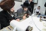 הערליכע מעמד הכנסת ספר תורה פארגעקומען בחצר הקודש נדווארנא באניא  וועלכע איז אריינגעגעבן געווארן דורך הנדיב הרב ליפא דב שטערנהיים הי"ו מארה"ב לזכותו פון  כ"ק האדמו"ר מנדווארנא באניא שליט"א. 
