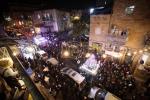 הערליכע מעמד הכנסת ספר תורה פארגעקומען בחצר הקודש נדווארנא באניא  וועלכע איז אריינגעגעבן געווארן דורך הנדיב הרב ליפא דב שטערנהיים הי"ו מארה"ב לזכותו פון  כ"ק האדמו"ר מנדווארנא באניא שליט"א. 