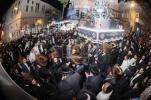 הערליכע מעמד הכנסת ספר תורה פארגעקומען בחצר הקודש נדווארנא באניא  וועלכע איז אריינגעגעבן געווארן דורך הנדיב הרב ליפא דב שטערנהיים הי"ו מארה"ב לזכותו פון  כ"ק האדמו"ר מנדווארנא באניא שליט"א. 