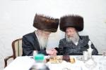 הערליכע מעמד הכנסת ספר תורה פארגעקומען בחצר הקודש נדווארנא באניא  וועלכע איז אריינגעגעבן געווארן דורך הנדיב הרב ליפא דב שטערנהיים הי"ו מארה"ב לזכותו פון  כ"ק האדמו"ר מנדווארנא באניא שליט"א. 
