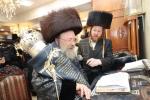 הערליכע מעמד הכנסת ספר תורה פארגעקומען בחצר הקודש נדווארנא באניא  וועלכע איז אריינגעגעבן געווארן דורך הנדיב הרב ליפא דב שטערנהיים הי"ו מארה"ב לזכותו פון  כ"ק האדמו"ר מנדווארנא באניא שליט"א. 