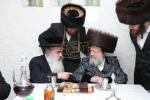 הערליכע מעמד הכנסת ספר תורה פארגעקומען בחצר הקודש נדווארנא באניא  וועלכע איז אריינגעגעבן געווארן דורך הנדיב הרב ליפא דב שטערנהיים הי"ו מארה"ב לזכותו פון  כ"ק האדמו"ר מנדווארנא באניא שליט"א. 