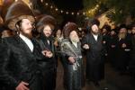 הערליכע מעמד הכנסת ספר תורה פארגעקומען בחצר הקודש נדווארנא באניא  וועלכע איז אריינגעגעבן געווארן דורך הנדיב הרב ליפא דב שטערנהיים הי"ו מארה"ב לזכותו פון  כ"ק האדמו"ר מנדווארנא באניא שליט"א. 