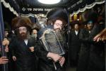 הערליכע מעמד הכנסת ספר תורה פארגעקומען בחצר הקודש נדווארנא באניא  וועלכע איז אריינגעגעבן געווארן דורך הנדיב הרב ליפא דב שטערנהיים הי"ו מארה"ב לזכותו פון  כ"ק האדמו"ר מנדווארנא באניא שליט"א. 