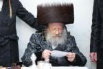 הערליכע מעמד הכנסת ספר תורה פארגעקומען בחצר הקודש נדווארנא באניא  וועלכע איז אריינגעגעבן געווארן דורך הנדיב הרב ליפא דב שטערנהיים הי"ו מארה"ב לזכותו פון  כ"ק האדמו"ר מנדווארנא באניא שליט"א. 