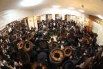 הערליכע מעמד הכנסת ספר תורה פארגעקומען בחצר הקודש נדווארנא באניא  וועלכע איז אריינגעגעבן געווארן דורך הנדיב הרב ליפא דב שטערנהיים הי"ו מארה"ב לזכותו פון  כ"ק האדמו"ר מנדווארנא באניא שליט"א. 