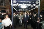 הערליכע מעמד הכנסת ספר תורה פארגעקומען בחצר הקודש נדווארנא באניא  וועלכע איז אריינגעגעבן געווארן דורך הנדיב הרב ליפא דב שטערנהיים הי"ו מארה"ב לזכותו פון  כ"ק האדמו"ר מנדווארנא באניא שליט"א. 