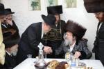 הערליכע מעמד הכנסת ספר תורה פארגעקומען בחצר הקודש נדווארנא באניא  וועלכע איז אריינגעגעבן געווארן דורך הנדיב הרב ליפא דב שטערנהיים הי"ו מארה"ב לזכותו פון  כ"ק האדמו"ר מנדווארנא באניא שליט"א. 