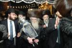 הערליכע מעמד הכנסת ספר תורה פארגעקומען בחצר הקודש נדווארנא באניא  וועלכע איז אריינגעגעבן געווארן דורך הנדיב הרב ליפא דב שטערנהיים הי"ו מארה"ב לזכותו פון  כ"ק האדמו"ר מנדווארנא באניא שליט"א. 