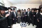 הערליכע מעמד הכנסת ספר תורה פארגעקומען בחצר הקודש נדווארנא באניא  וועלכע איז אריינגעגעבן געווארן דורך הנדיב הרב ליפא דב שטערנהיים הי"ו מארה"ב לזכותו פון  כ"ק האדמו"ר מנדווארנא באניא שליט"א. 
